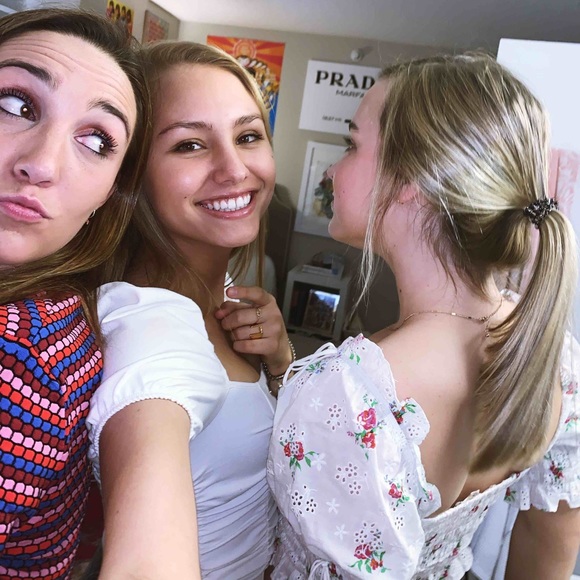 Meet your Posher, Lily - Picture 3 of 5